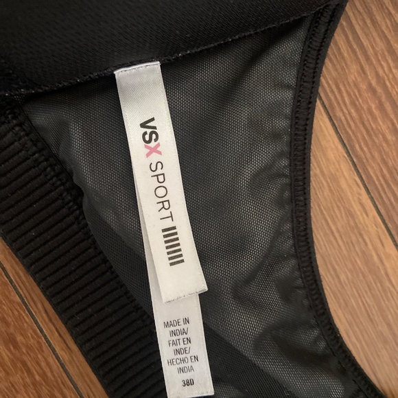 Victoria’s Secret sports bra 38D - Picture 4 of 5